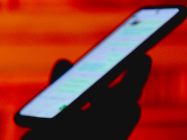 É #FAKE que tela quebrada de celular pode ser consertada com fogo de isqueiro | Fato ou Fake