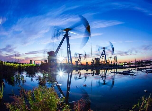 Oil News: Bearish Oil Outlook as OPEC+ Production and Tariffs Weigh on Crude Futures