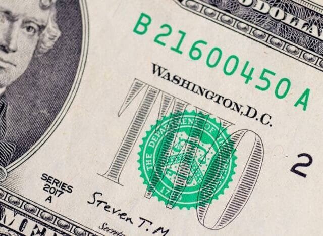 US Dollar Forecast: Falls Amid 70% Fed Cut Odds and Trade Tensions – GBP/USD and EUR/USD