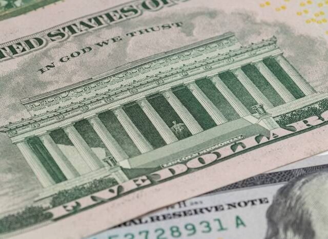 US Dollar Forecast: Slides as Tariff Shock Hits Sentiment – GBP/USD and EUR/USD