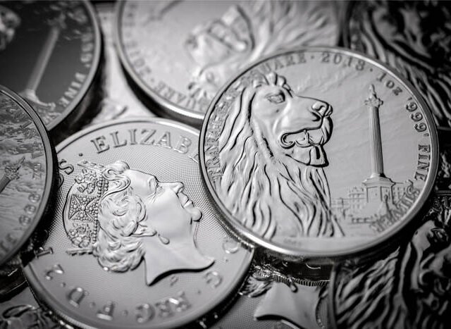 Silver Price Forecast: Holds 50-Day Support, Eyes Breakout Above $33.18