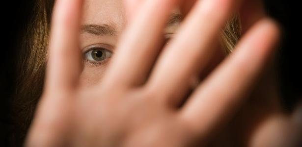 Nova lei combate deepfake contra mulheres e aumenta pena de infrator