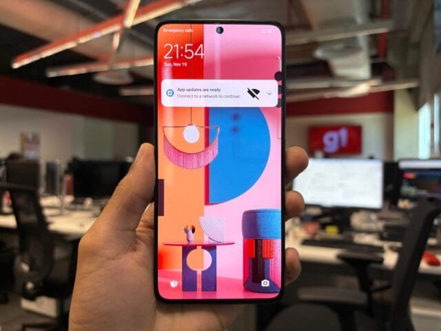 Celulares chineses avançam no Brasil: entenda como as principais fabricantes operam no país