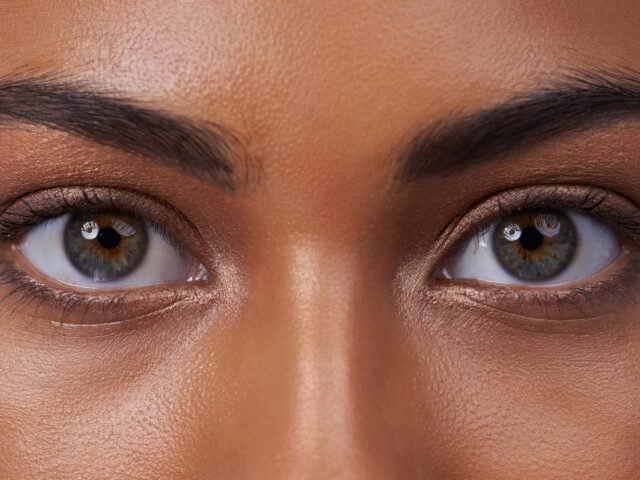 Por que estavam escaneando a íris dos olhos das pessoas?