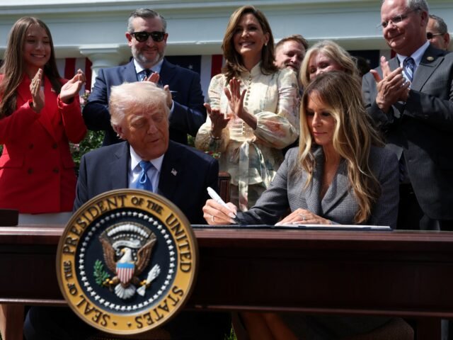 Trump assina lei que criminaliza ‘pornografia de vingança’ e deepfakes sem consentimento