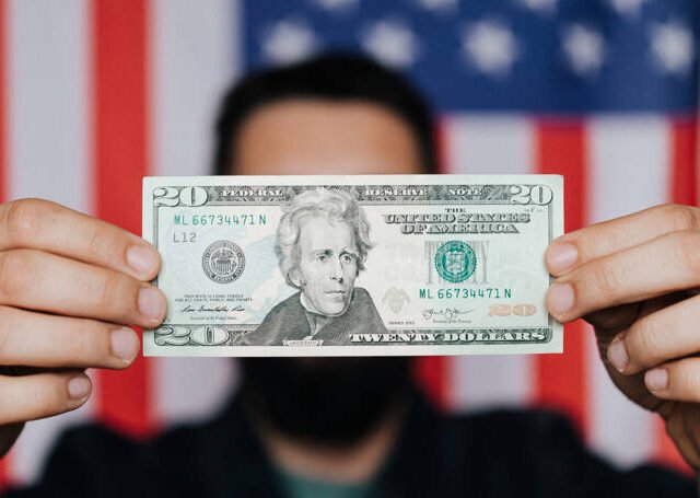 US Dollar Forecast: Bearish Break in DXY Fuels Gold Rally as Deficit Fears Escalate