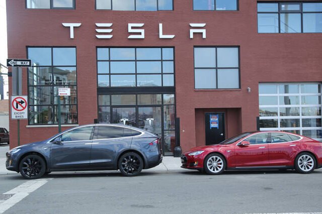 TSLA, F and GM Forecast – US Automakers Soften in Premarket