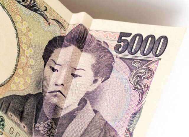 Japanese Yen and Aussie Dollar Forecasts: Japan Inflation Surprises, USD/JPY Dips