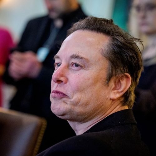 Tesla não quer substituir Elon Musk como CEO; empresa desmente