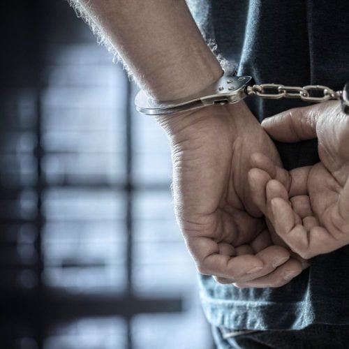 Polícia prende “especialista” em desbloqueio de celulares