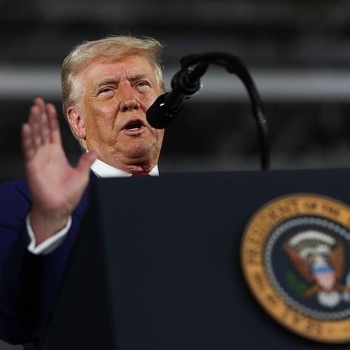 ‘CEOs de tecnologia estão beijando minha bunda’, provoca Trump