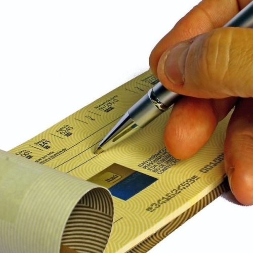 Que fim levaram os cheques, principal meio para comprar parcelado antigamente?