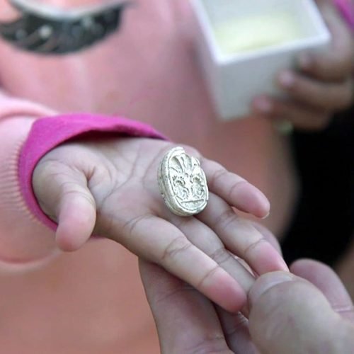 Menina de três anos acha selo de Canaã no vale onde Davi matou Golias