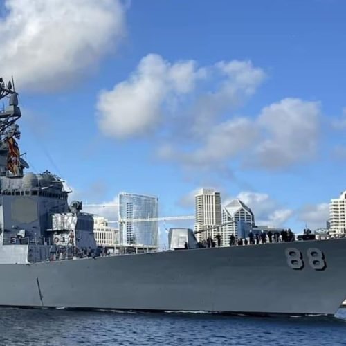 Helios: EUA revelam foto de teste com arma laser usada em navio de guerra