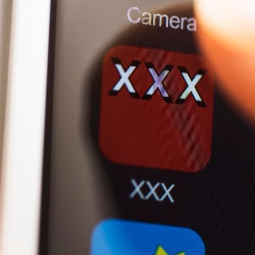 ‘Riscos de segurança’: Apple reclama de lançamento de 1º app pornô para iOS