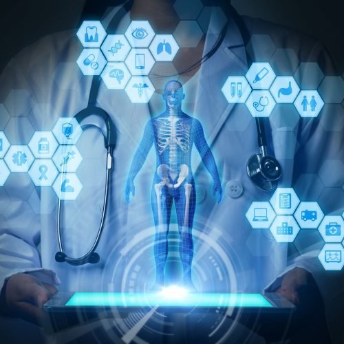 Tratamento recomendado por IA salva paciente com doença rara que estava à beira da morte