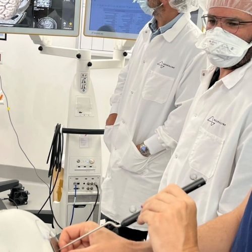 Neuralink: startup de Elon Musk procura novos voluntários para implantar chip cerebral