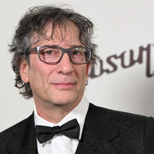 Neil Gaiman e ex-esposa são processados por tráfico humano e abuso sexual