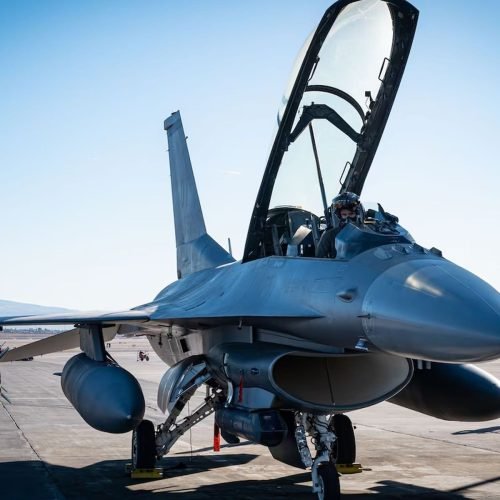 Caça F-16 da Força Aérea dos EUA amplia poder de ataque com míssil antinavio Harpoon