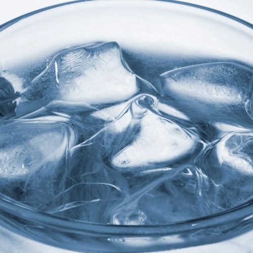 Afinal, por que o gelo flutua? A ciência responde!