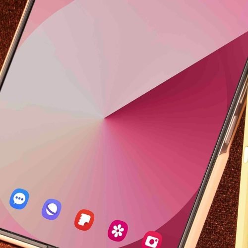 Galaxy Z Fold 7 pode ter nova caneta S Pen e design mais fino