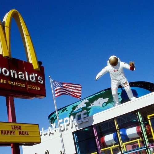 McDonald’s e IA: saiba como a tecnologia vai aprimorar a experiência de clientes e funcionários