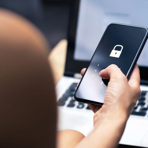 Número de contas violadas no Brasil cresceu 24 vezes em 2024, revela pesquisa