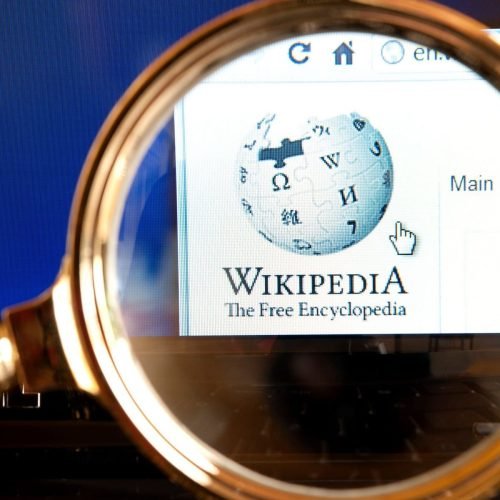 WikiTok: site com a interface do TikTok exibe artigos da Wikipedia em um feed infinito