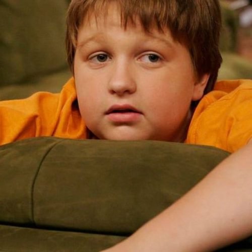 Por onde anda Angus T. Jones, o Jake de Two and a Half Men