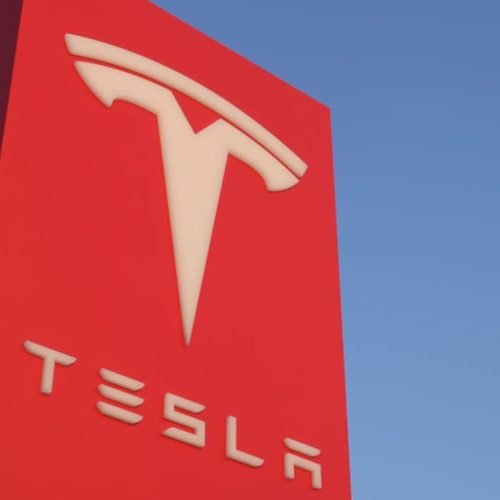 Tesla em crise: por que a montadora está em queda de vendas e ações?