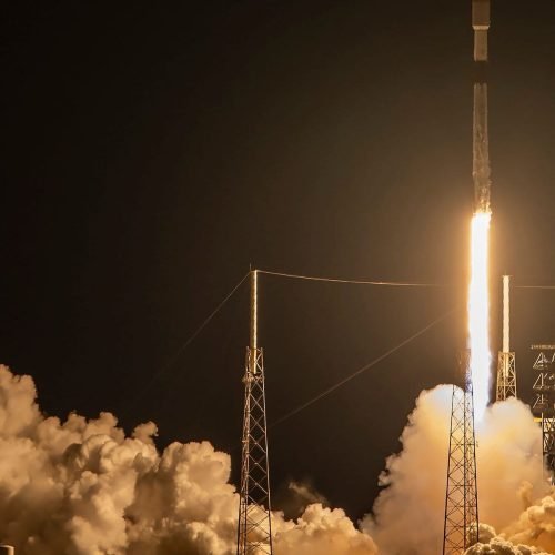 SpaceX lança 27 novos satélites da Starlink e quebra recorde com o foguete Falcon 9