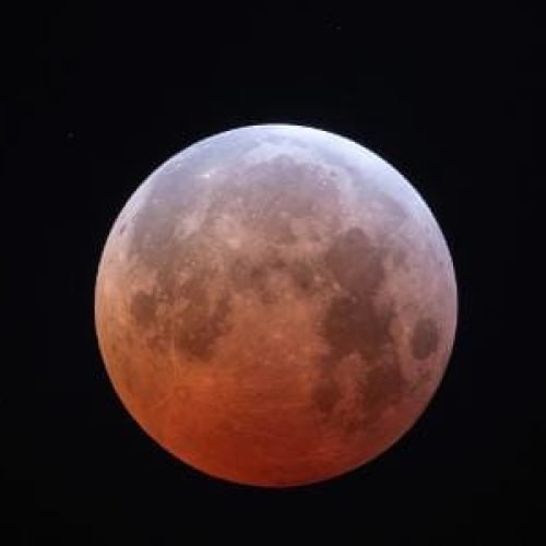 Lua de sangue pôde ser vista de várias partes do mundo; veja imagens