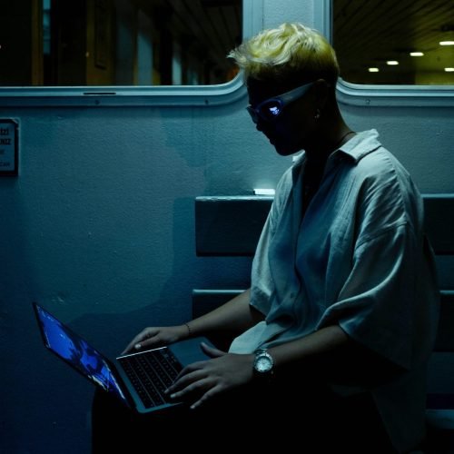 ‘Minha filha não queria mais voltar para a escola’: o sofrimento de vítimas de nudes feitos com IA | Tecnologia