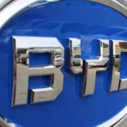 BYD: nova bateria para carros elétricos carrega um veículo em 5 minutos