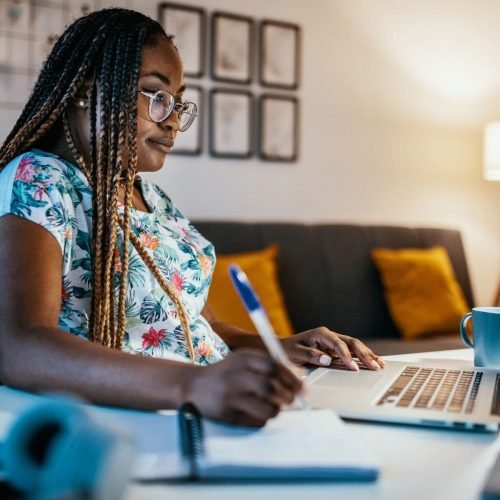 Dell e UECE oferecem 500 vagas em cursos online gratuitos de TI para profissionais de educação