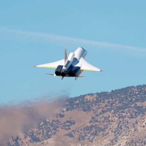 Foto mostra ondas de choque do avião supersônico XB-1 ao quebrar a barreira do som; veja
