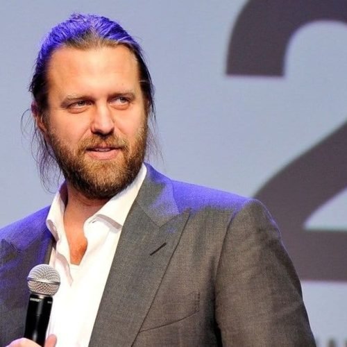 Diretor é preso após fraudar Netflix em US$ 11 milhões com série protagonizada por Keanu Reeves; entenda