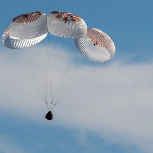 Astronautas retornam à Terra após passarem 9 meses ‘presos’ no espaço