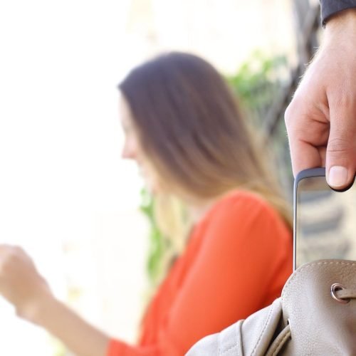 Senador apresenta projeto de lei para aumentar para 8 anos pena de furto de celular