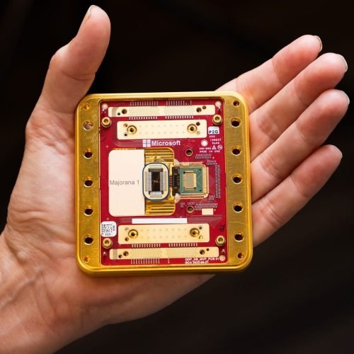 Microsoft lança chip que promete tornar computação quântica popular em alguns anos