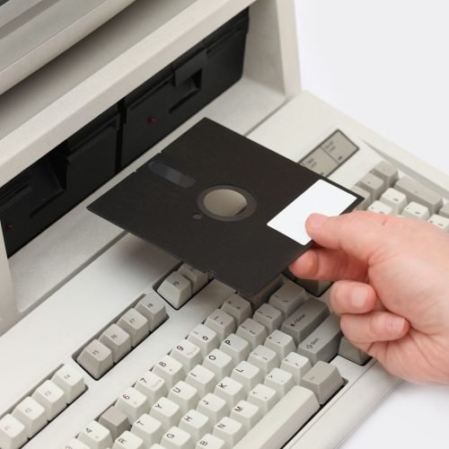 Até o MS-DOS: Windows antigos ainda são usados em órgãos públicos no mundo