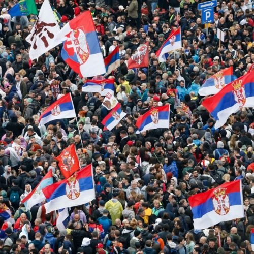 Como funcionam as armas sônicas que podem ter sido usadas contra manifestantes na Sérvia?