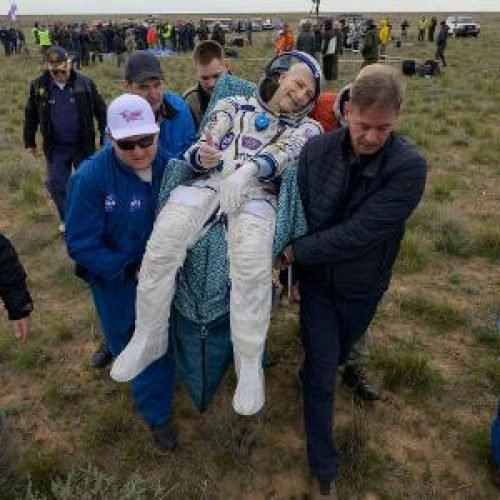 Astronauta mais velho da Nasa volta à Terra no aniversário de 70 anos