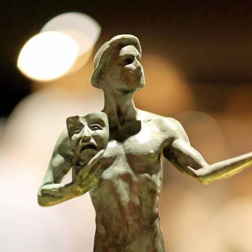 Que horas começa e onde assistir ao SAG Awards 2025? Confira tudo sobre a premiação