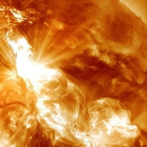 Tempestade solar pode mudar cor do céu e deixar comunicação instável