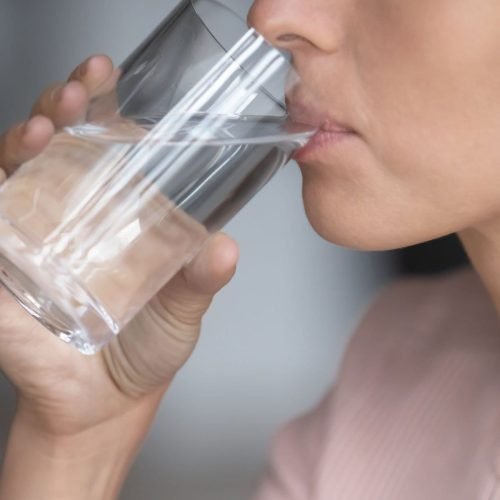 Você pode se intoxicar por beber muita água?