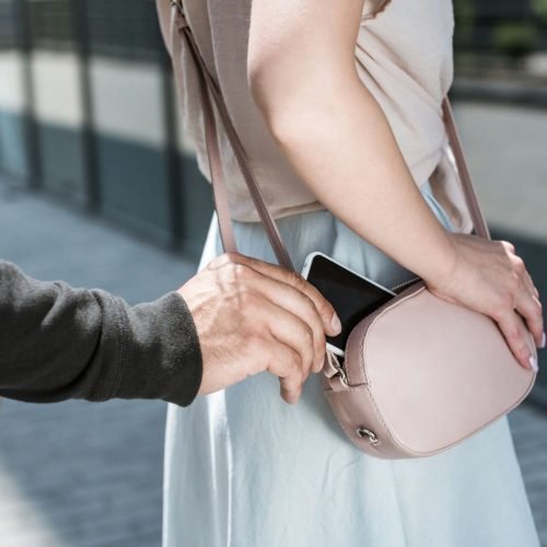 São Paulo registra mais de 800 furtos e roubos de celulares durante o pré-carnaval