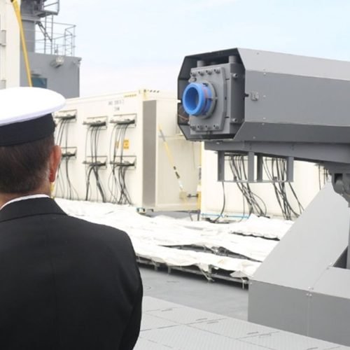 Japão testa navio equipado com arma de canhão eletromagnético; conheça o JS Asuka