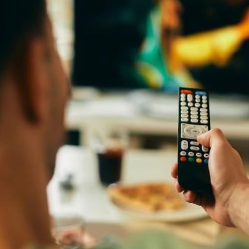 Netflix perde espaço no streaming brasileiro e pode ser passada pelo Prime Video, diz pesquisa