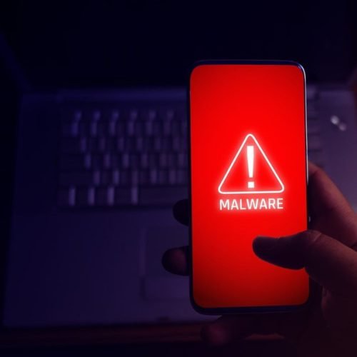 Novo vírus Android clona cartão de crédito remotamente via celular